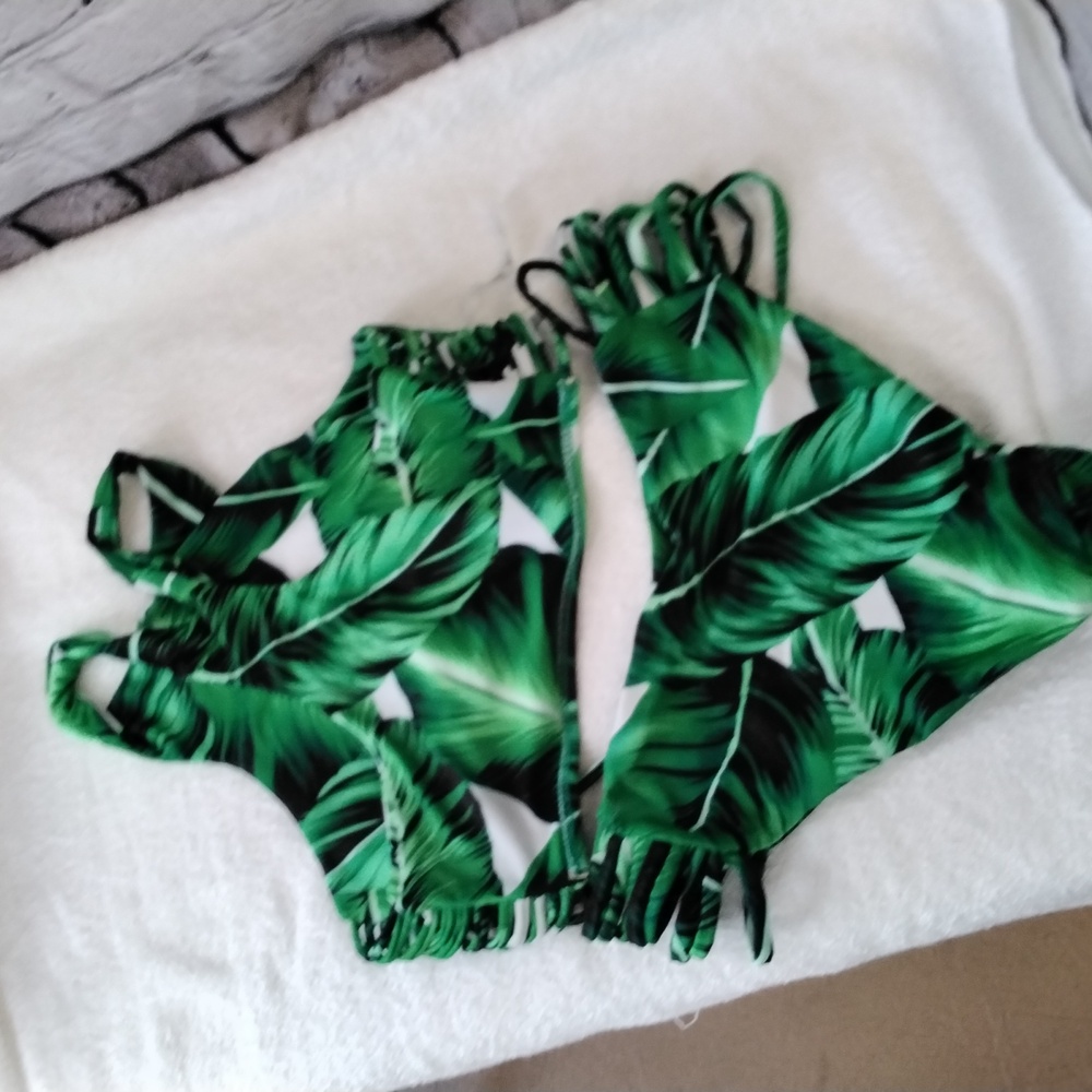 Bikini - Picture 3 of 4